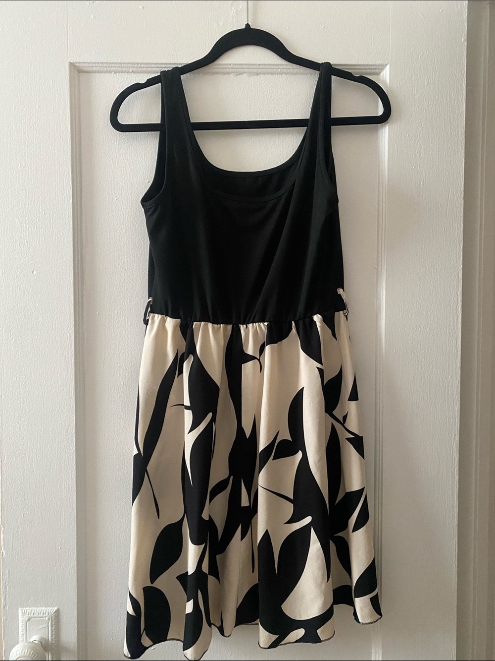 SHEIN Black & Cream Sleeveless Printed Midi Dress